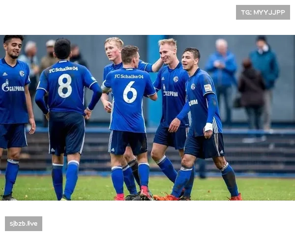 中下游球队采用人盯人防守,迫使对手减少中路短传配合